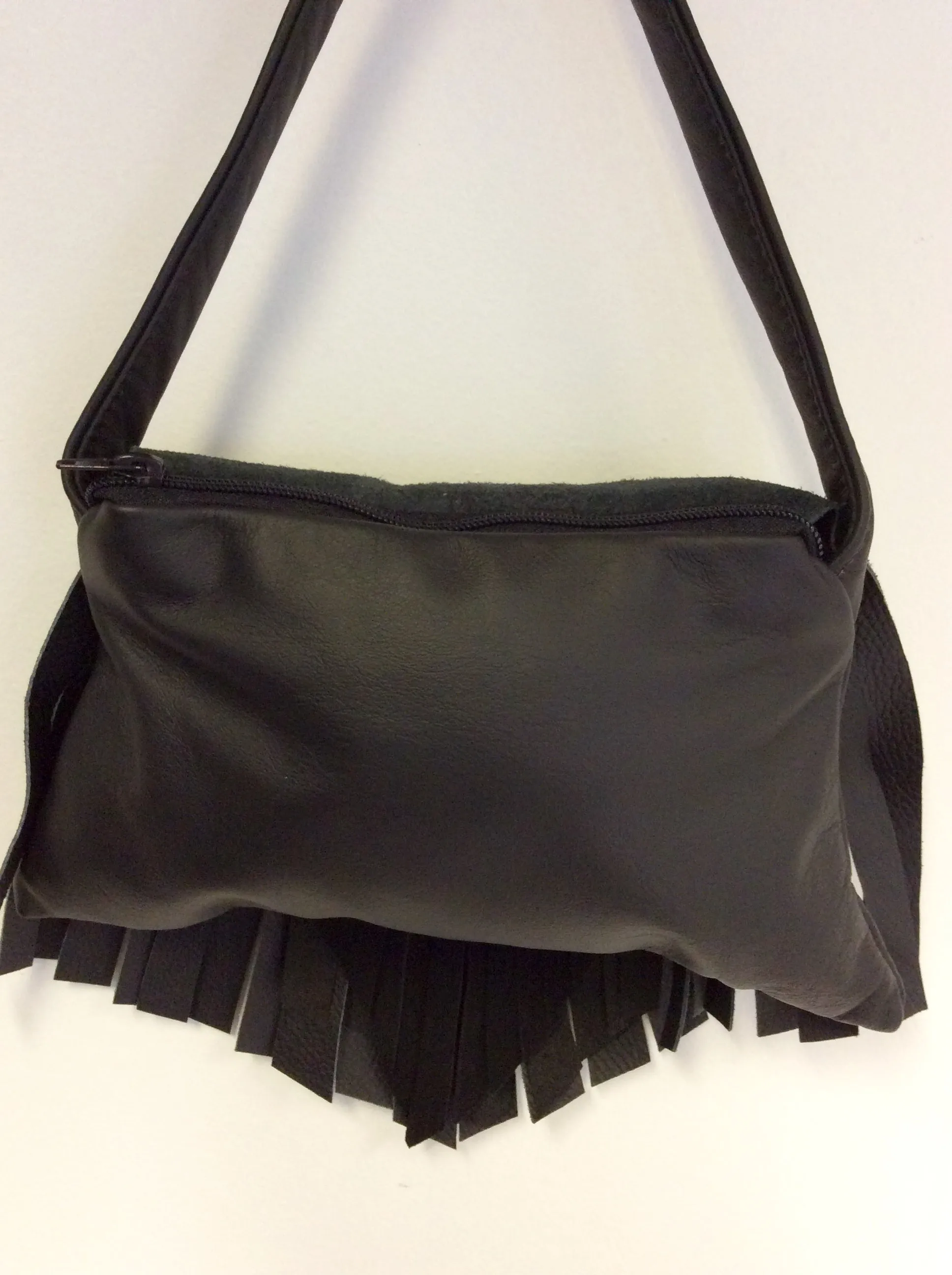 BRAND NEW KINGDOM BLACK LEATHER & SUEDE FRINGED HAND/ SHOULDER BAG