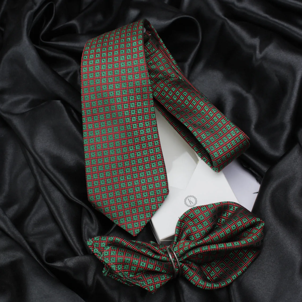 Kovove Green Checkered Necktie and Pocket Square Gift Box