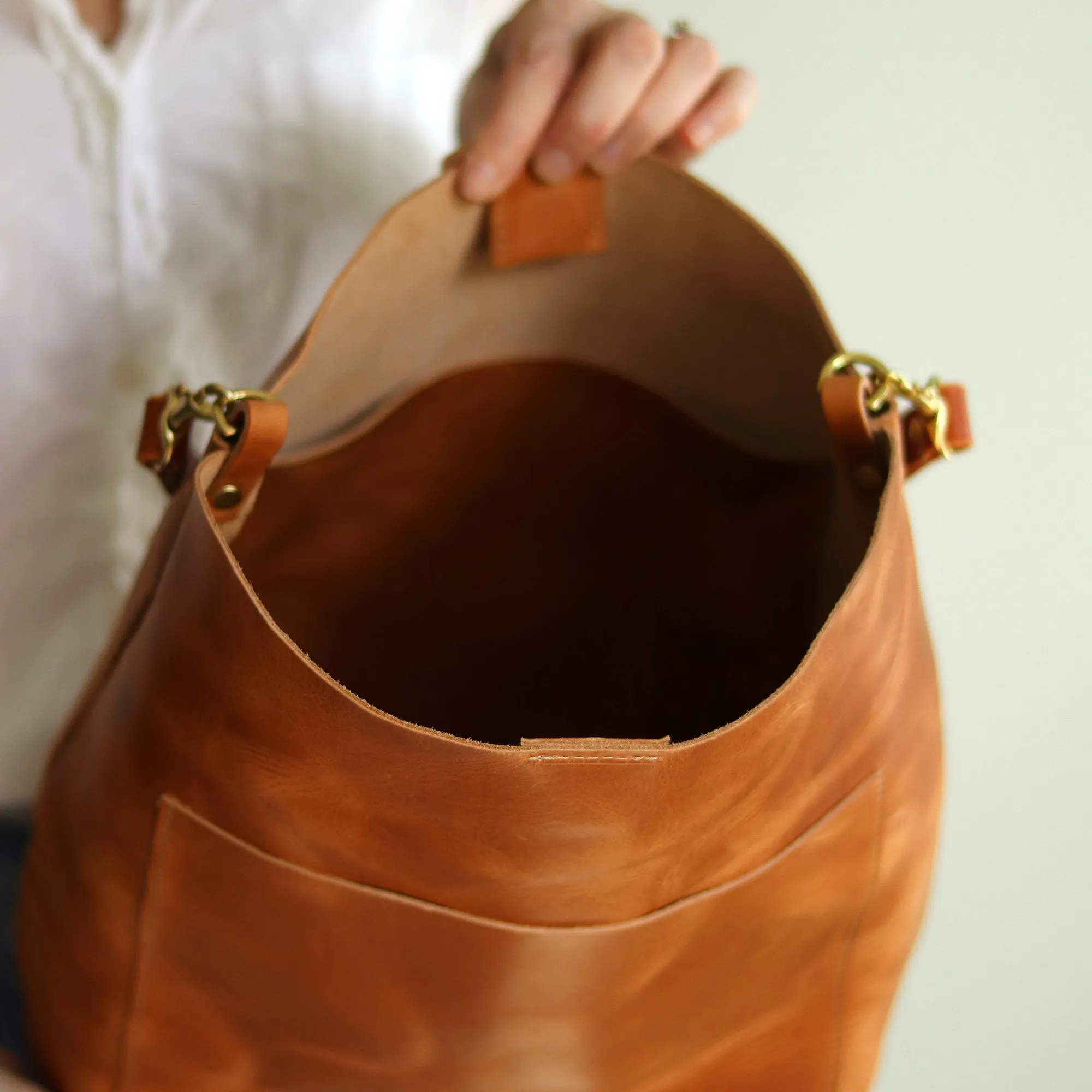 Summer SecondS Sale - Leather Day Bag - Honey Brown Pull Up