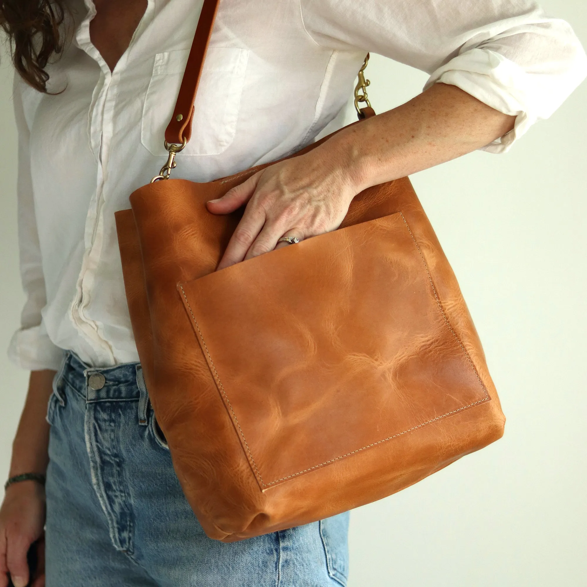 Summer SecondS Sale - Leather Day Bag - Honey Brown Pull Up