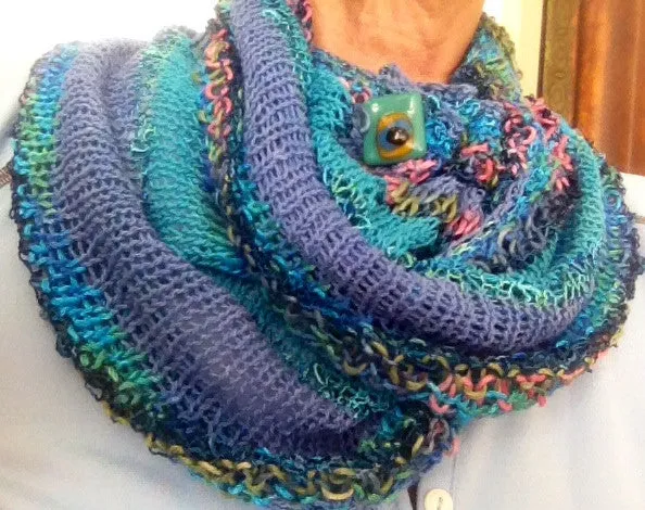 Vibrant, a cowl pattern