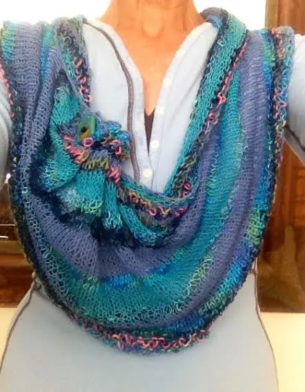 Vibrant, a cowl pattern